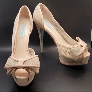 Betsey Johnson 9 platform Vail peeptoe heels beige lace bow
